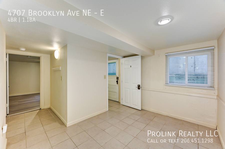 Apartment for rent at 4707 Brooklyn Ave NE E, Seattle, WA 98105
