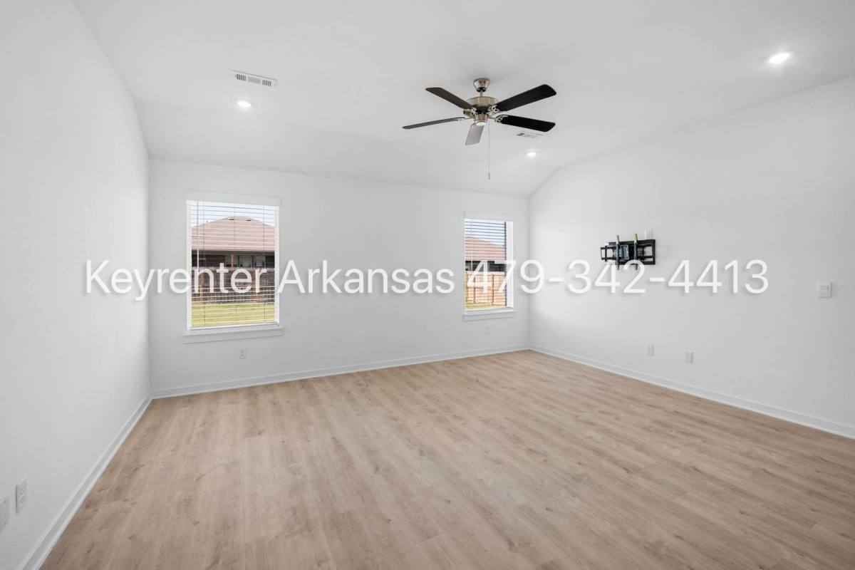 House for rent at 1071 Emerald St, Prairie Grove, AR 72753