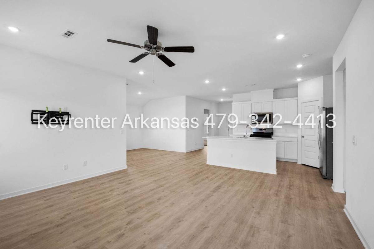 House for rent at 1071 Emerald St, Prairie Grove, AR 72753