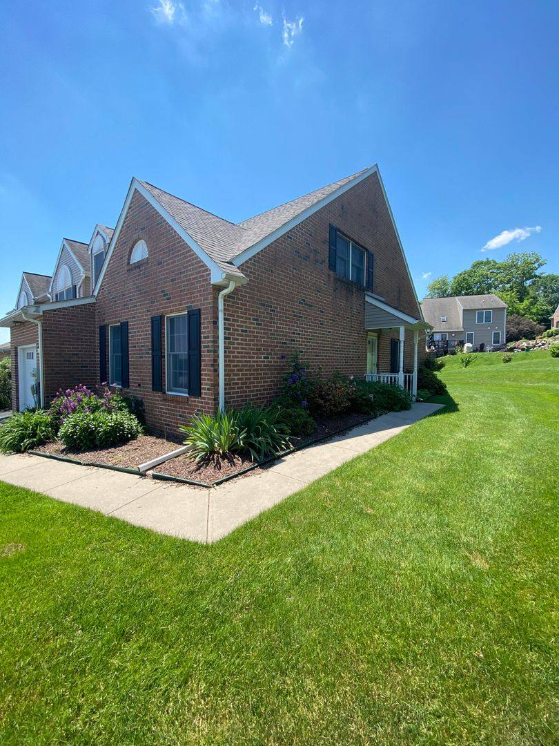 Townhouse for rent at 472 Hillside Dr, Mountville, PA 17554