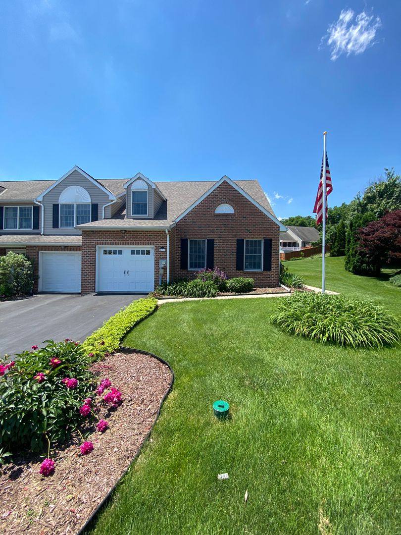 Townhouse for rent at 472 Hillside Dr, Mountville, PA 17554