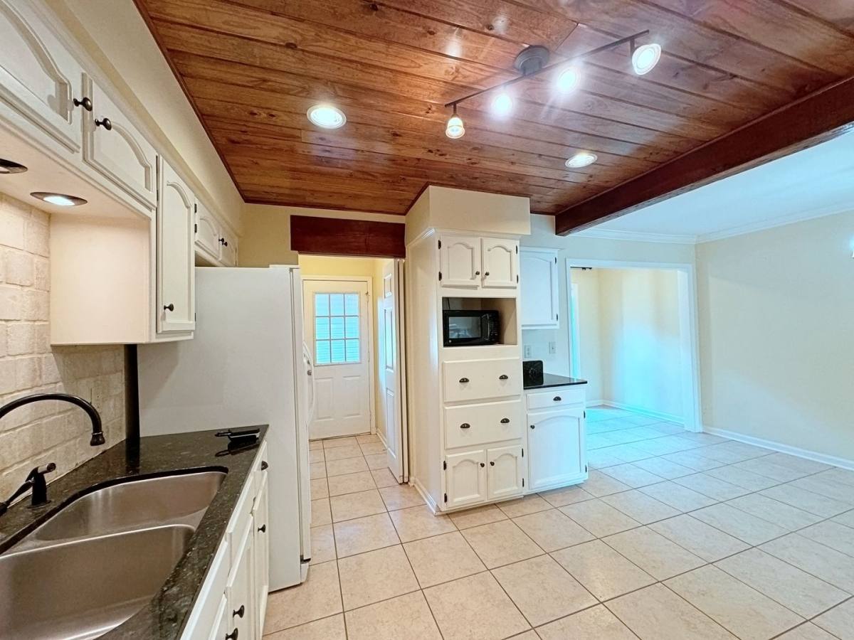 Townhouse for rent at 9925 Jefferson Highway, Baton Rouge, LA 70809