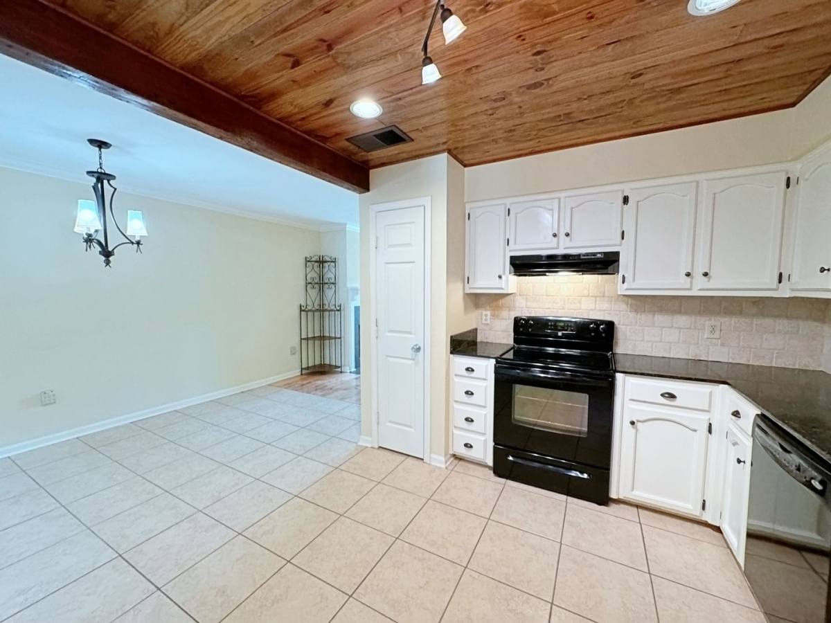 Townhouse for rent at 9925 Jefferson Highway, Baton Rouge, LA 70809