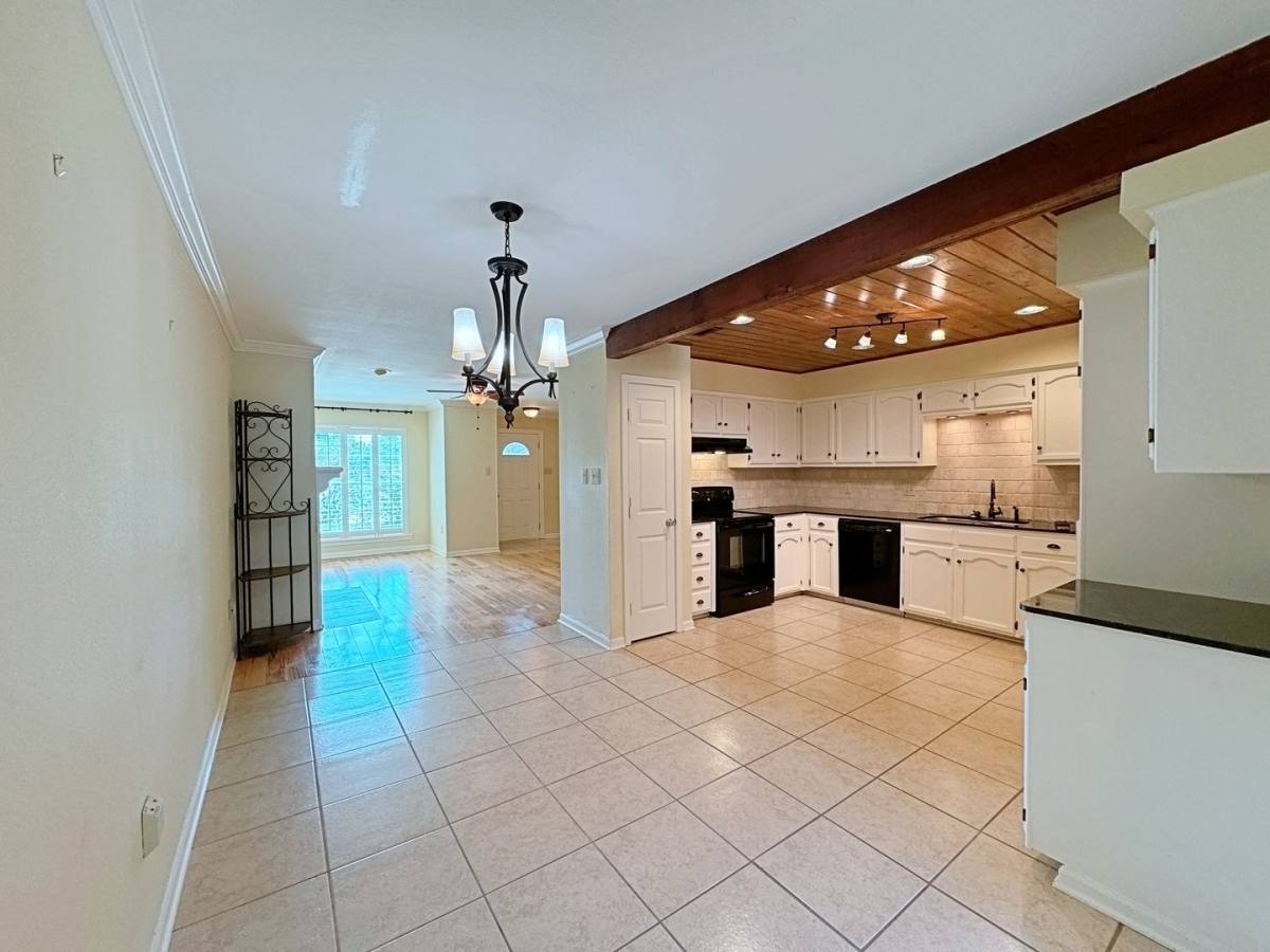 Townhouse for rent at 9925 Jefferson Highway, Baton Rouge, LA 70809