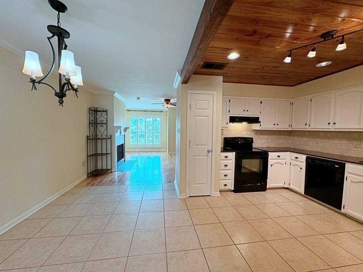 Townhouse for rent at 9925 Jefferson Highway, Baton Rouge, LA 70809