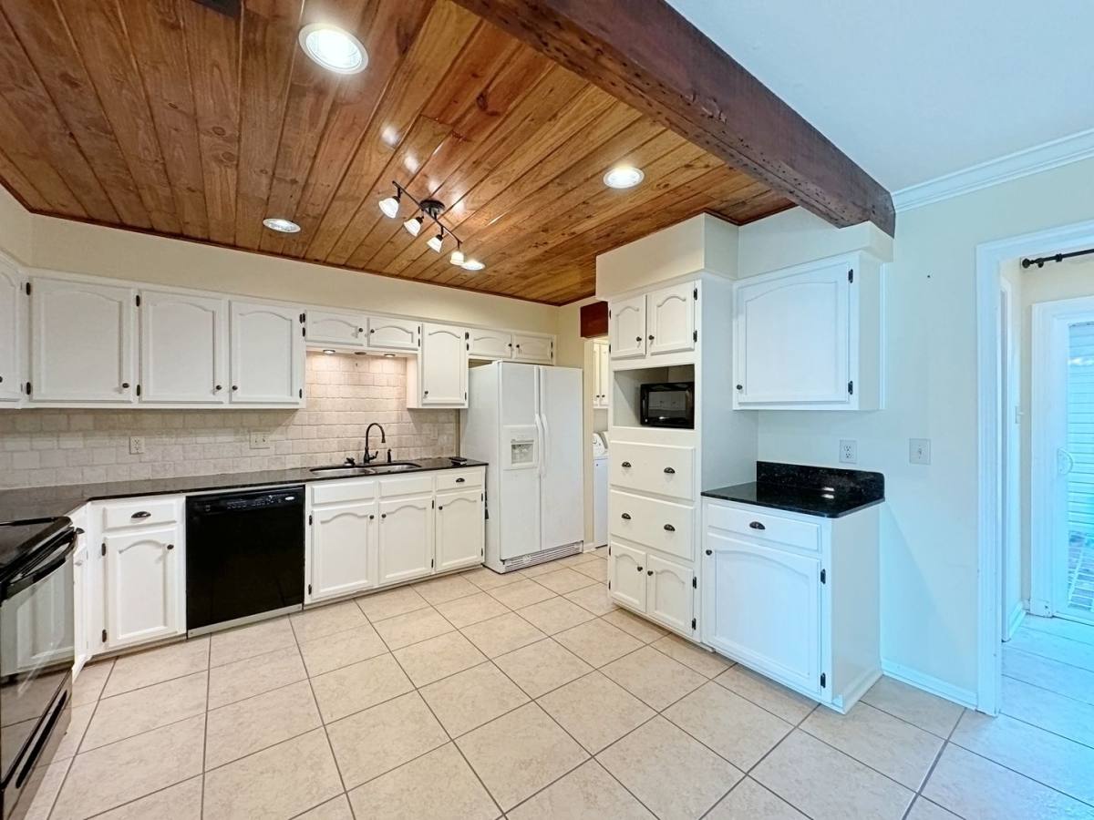 Townhouse for rent at 9925 Jefferson Highway, Baton Rouge, LA 70809