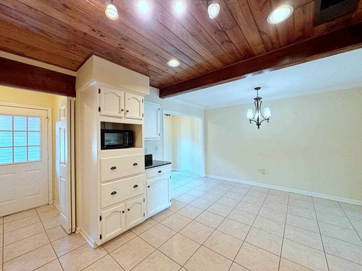 Townhouse for rent at 9925 Jefferson Highway, Baton Rouge, LA 70809