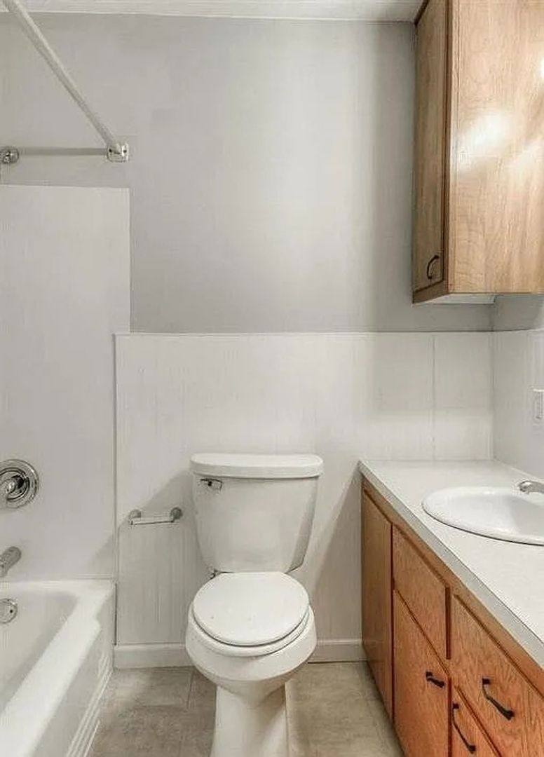 House for rent at 5803 S 50th St, Omaha, NE 68117