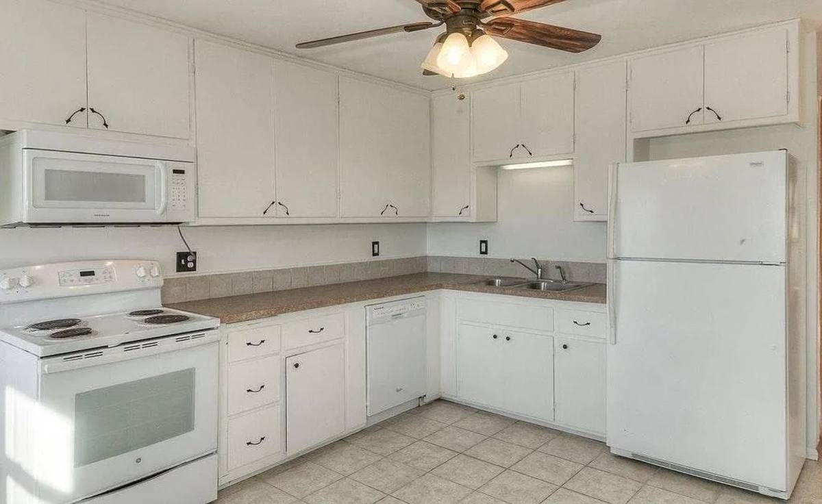 House for rent at 5803 S 50th St, Omaha, NE 68117