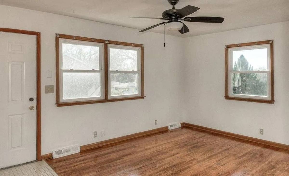 House for rent at 5803 S 50th St, Omaha, NE 68117