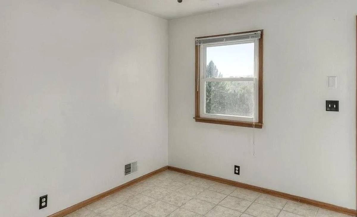House for rent at 5803 S 50th St, Omaha, NE 68117