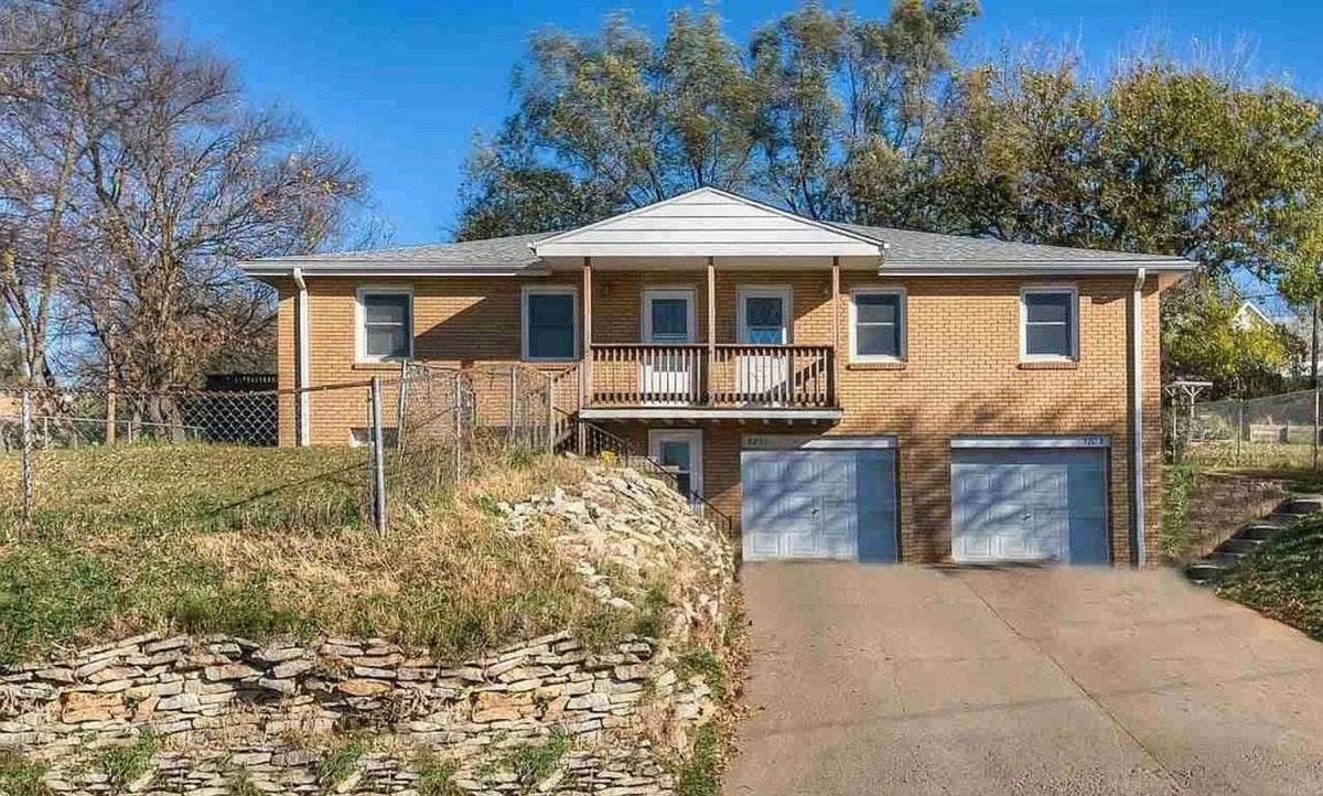 House for rent at 5803 S 50th St, Omaha, NE 68117