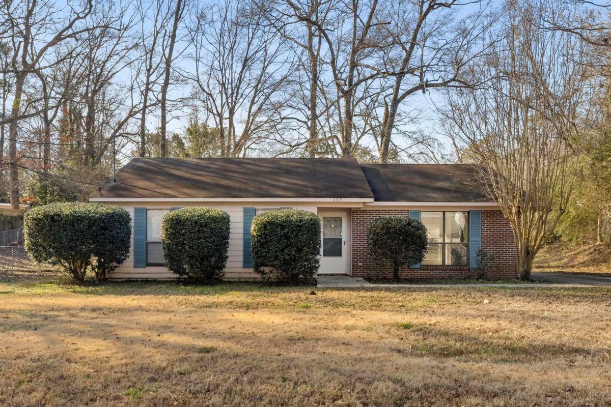 House for rent at 233 N Cedarbrook Dr, Auburn, AL 36830