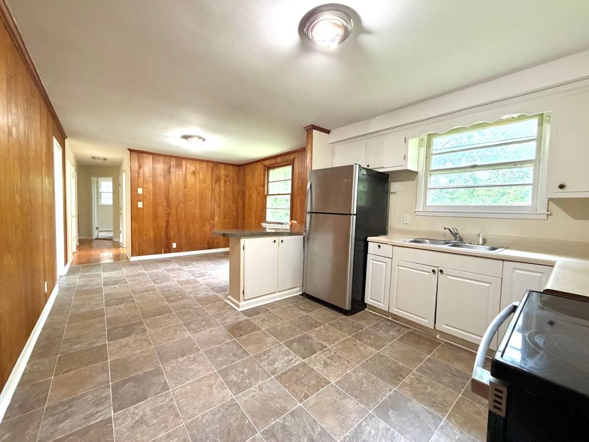 House for rent at 221 Mills Dr, Clarksville, TN 37042