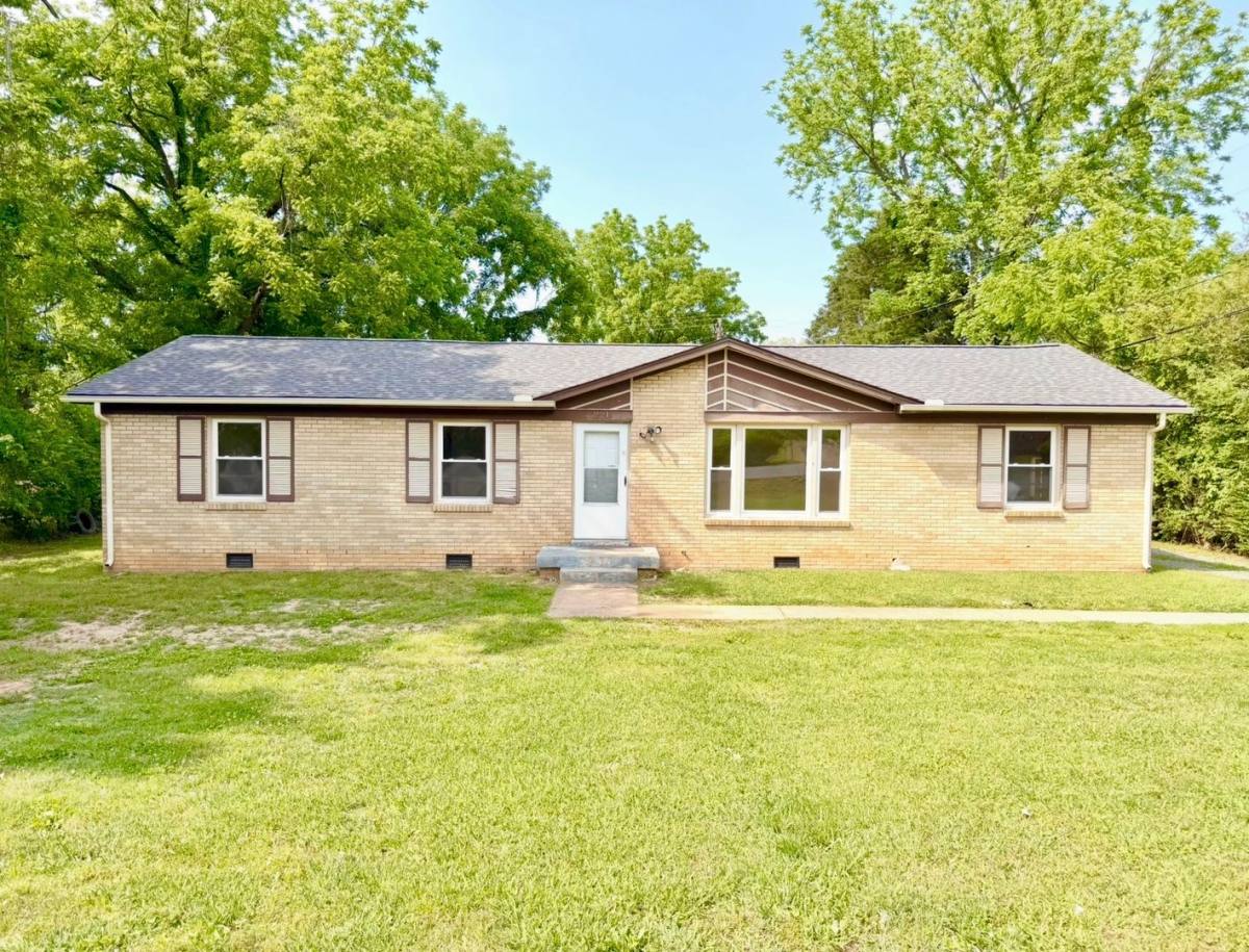 House for rent at 221 Mills Dr, Clarksville, TN 37042