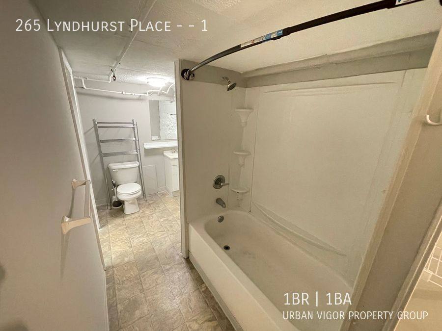 Apartment for rent at 265 Lyndhurst Place #1, Lexington, KY 40508