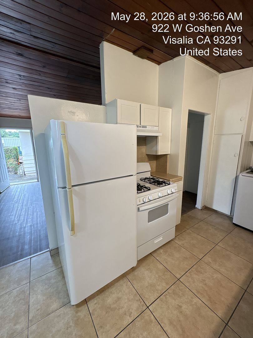 Apartment for rent at 918-924 W Goshen Ave, Visalia, CA 93291