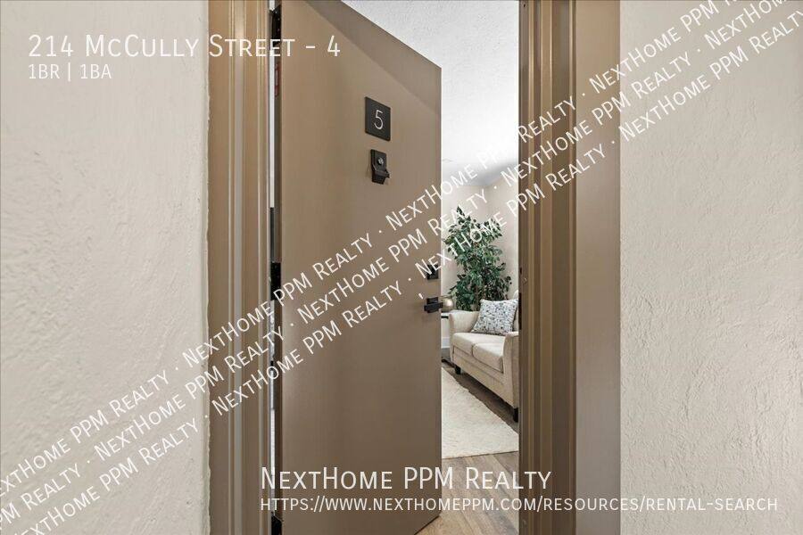 Apartment for rent at 214 McCully St #4, Pittsburgh, PA 15216