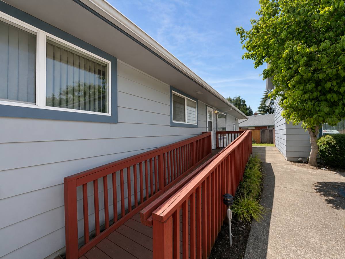 House for rent at 525 NE 113th Ave, Portland, OR 97220