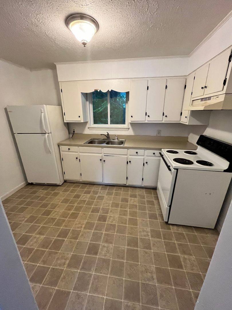 Apartment for rent at 215 & 217 Hurt St, Chatham, VA 24531
