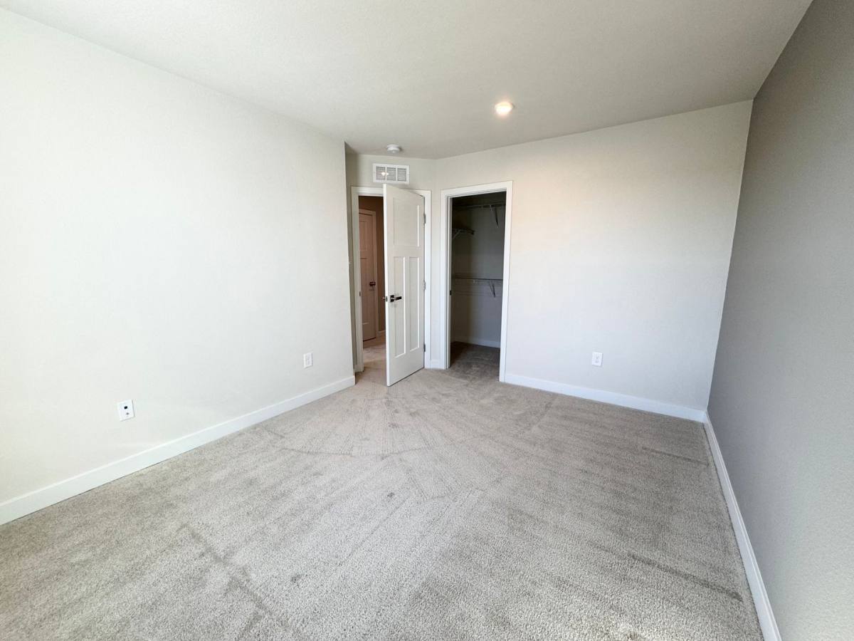 Townhouse for rent at 106 B Mizzen Way, Elizabeth City, NC 27909