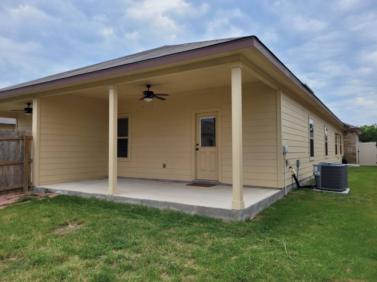 Townhouse for rent at 1143 Stanley Way, Seguin, TX 78155