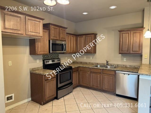 Townhouse for rent at 2206 SW 102nd St, Oklahoma City, OK 73159