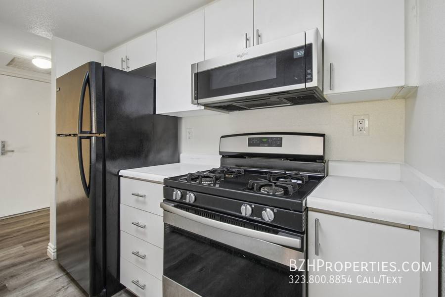 Apartment for rent at 870 Crenshaw Blvd #202A, Los Angeles, CA 90005