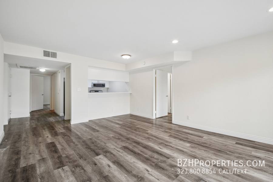 Apartment for rent at 870 Crenshaw Blvd #202A, Los Angeles, CA 90005