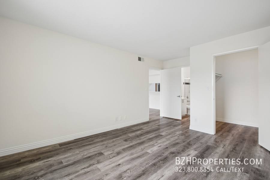 Apartment for rent at 870 Crenshaw Blvd #202A, Los Angeles, CA 90005