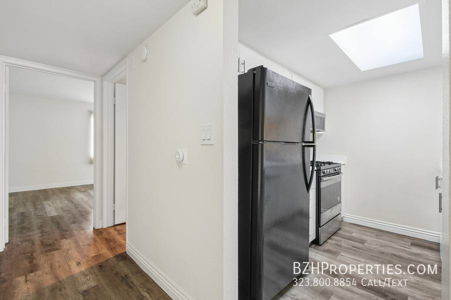 Apartment for rent at 870 Crenshaw Blvd #202A, Los Angeles, CA 90005