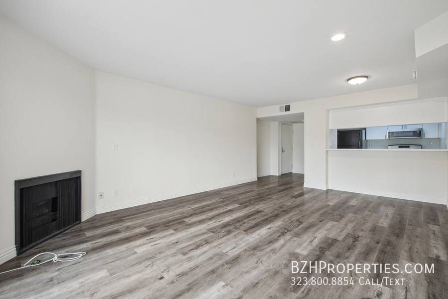 Apartment for rent at 870 Crenshaw Blvd #202A, Los Angeles, CA 90005