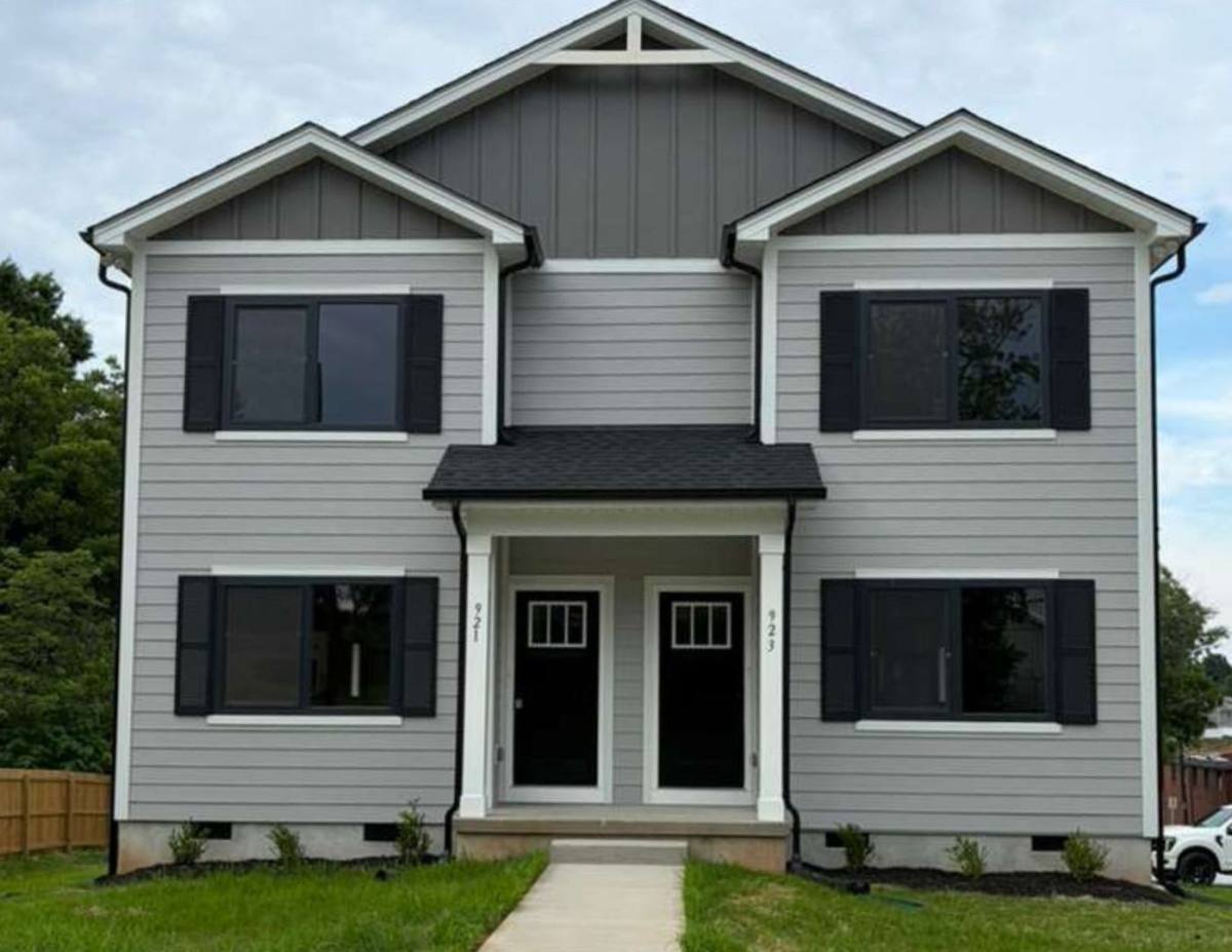 Townhouse for rent at 9th Ave NE, Hickory, NC 28601