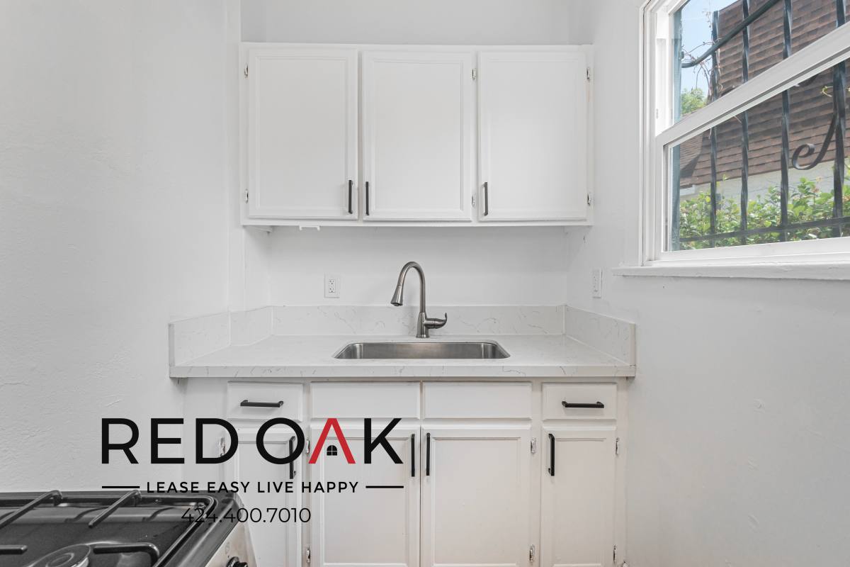 Apartment for rent at 3906 Mont Clair St #3906 1 4, Los Angeles, CA 90018