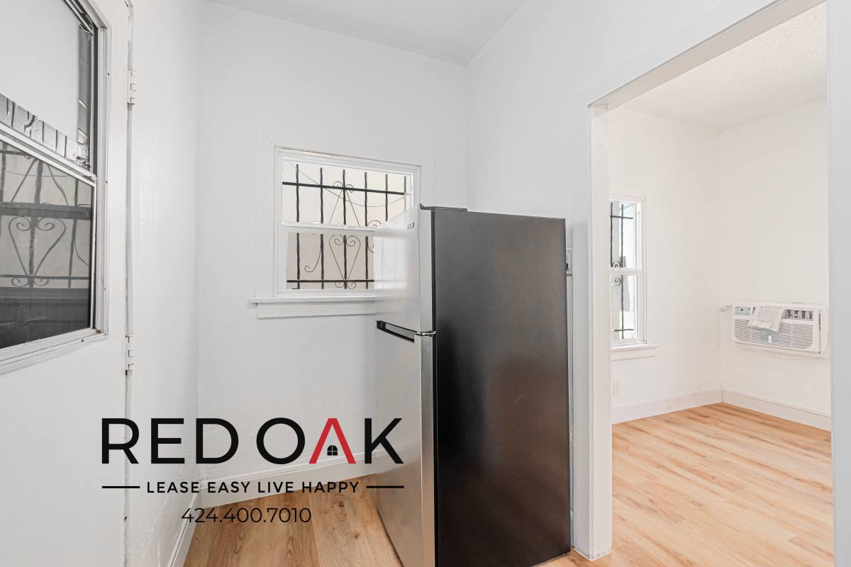 Apartment for rent at 3906 Mont Clair St #3906 1 4, Los Angeles, CA 90018