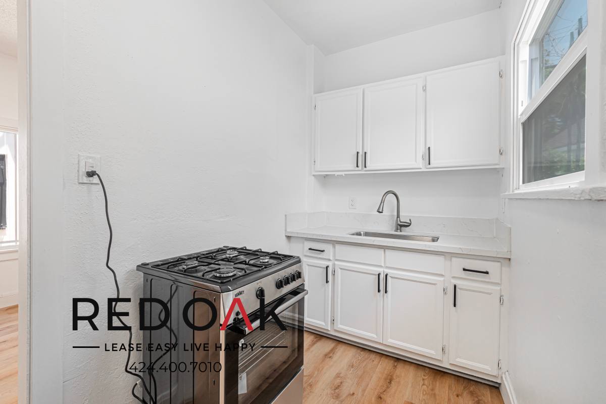 Apartment for rent at 3906 Mont Clair St #3906 1 4, Los Angeles, CA 90018