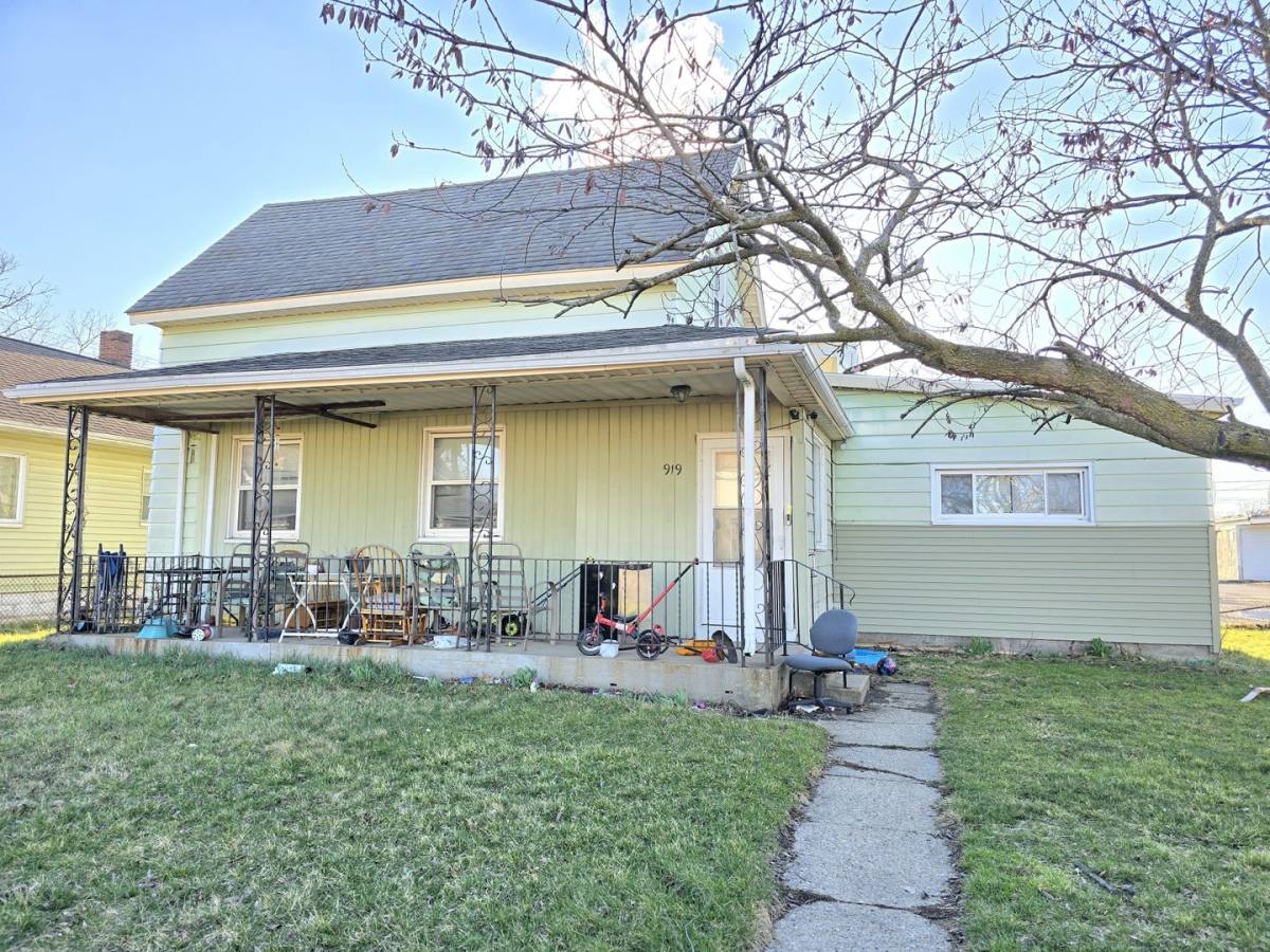 Apartment for rent at 919 S 25th St, South Bend, IN 46615