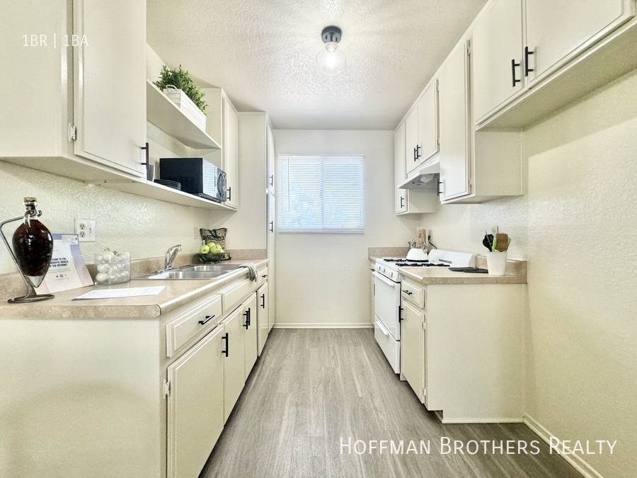 Apartment for rent at 18545 Burbank Blvd #20, Tarzana, CA 91356