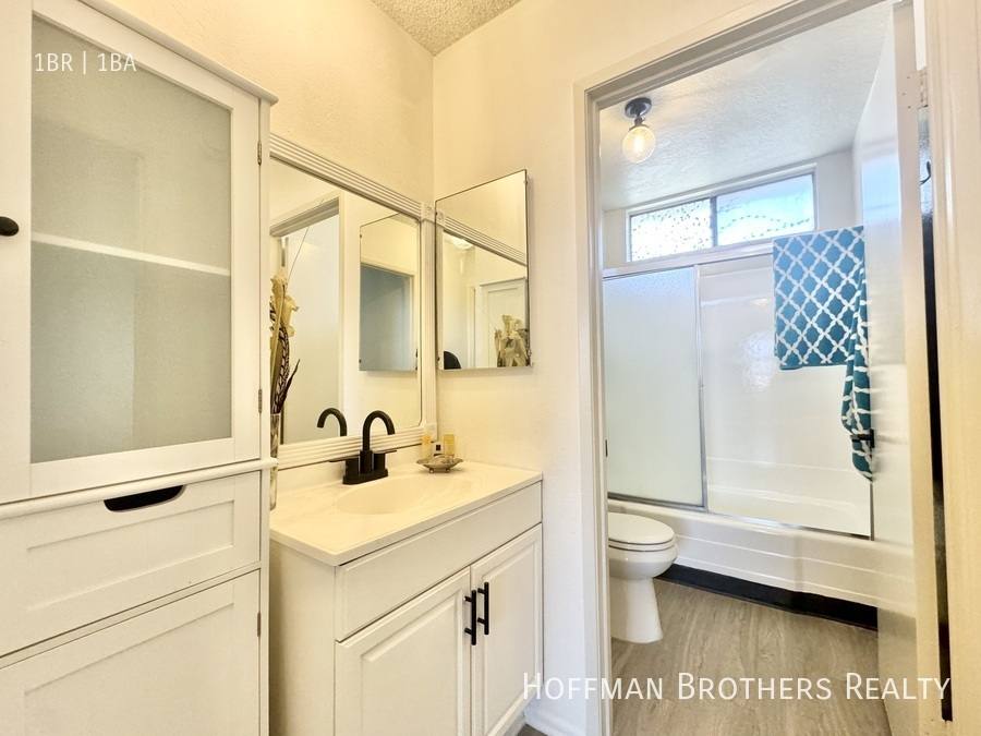 Apartment for rent at 18545 Burbank Blvd #20, Tarzana, CA 91356