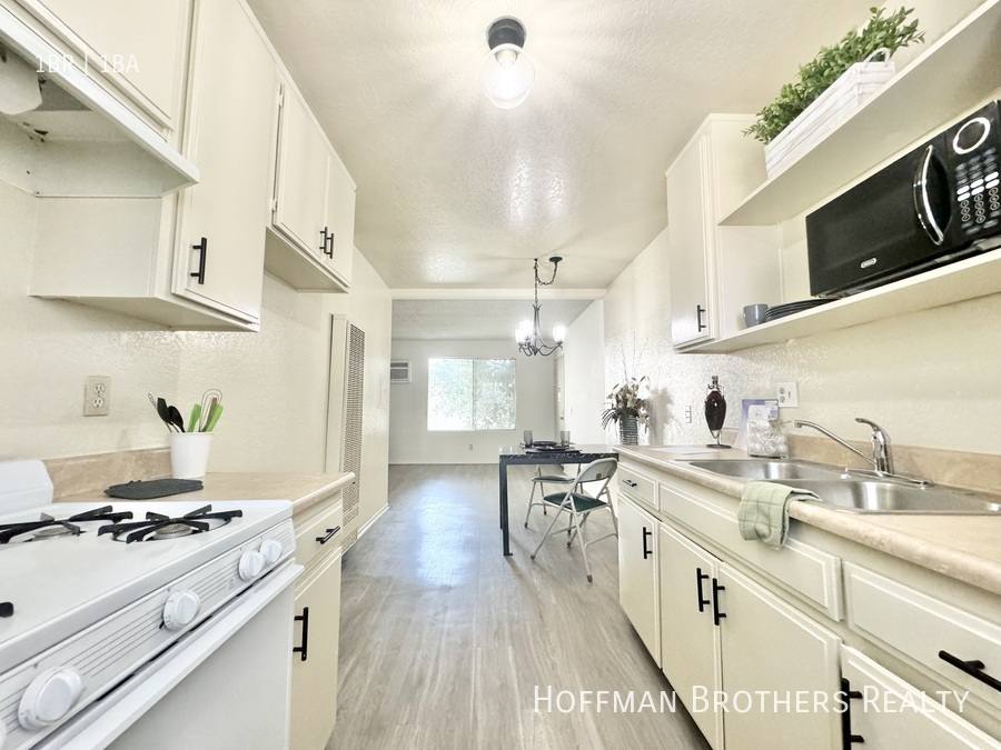 Apartment for rent at 18545 Burbank Blvd #20, Tarzana, CA 91356