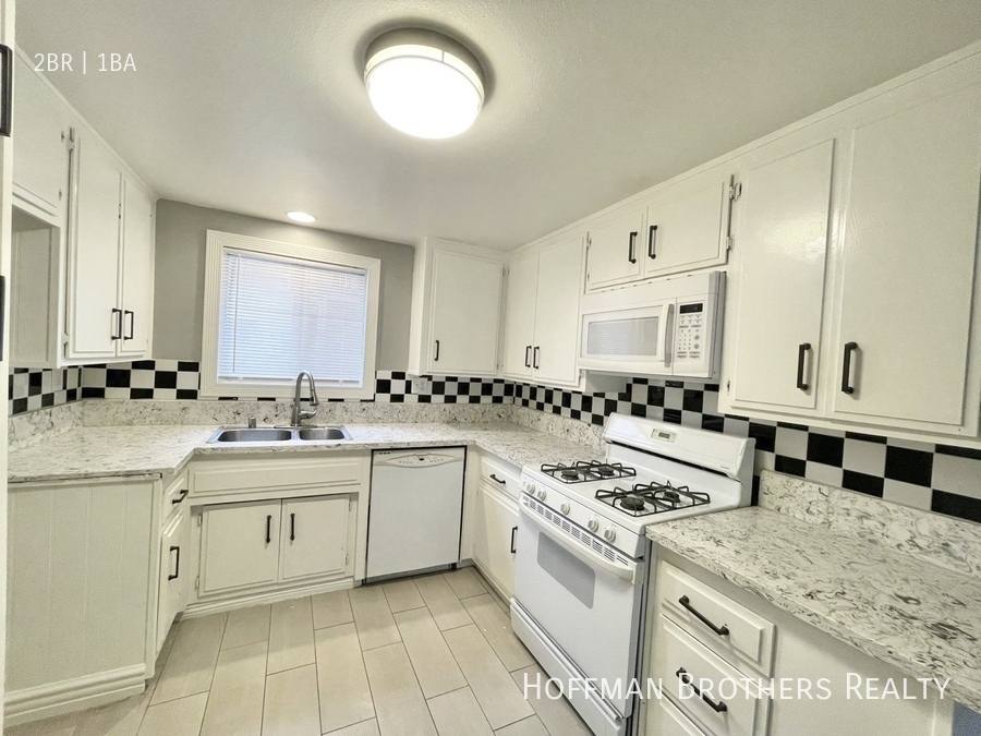 Apartment for rent at 915 Paseo Grande #9, Corona, CA 92882