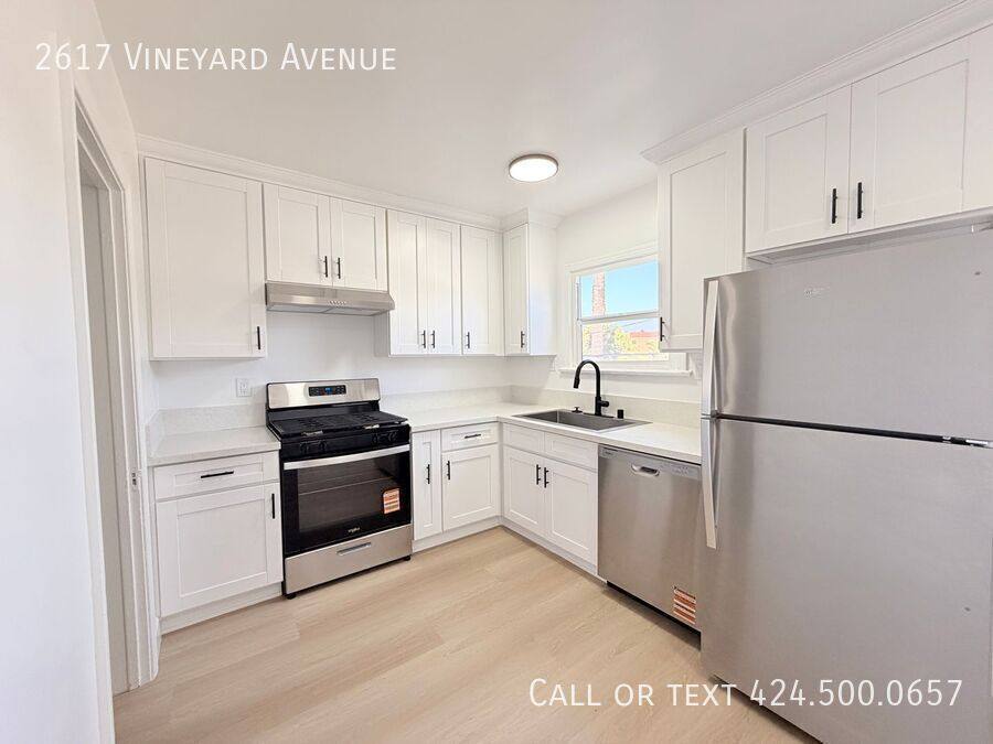 Apartment for rent at 2617 Vineyard Ave, Los Angeles, CA 90016