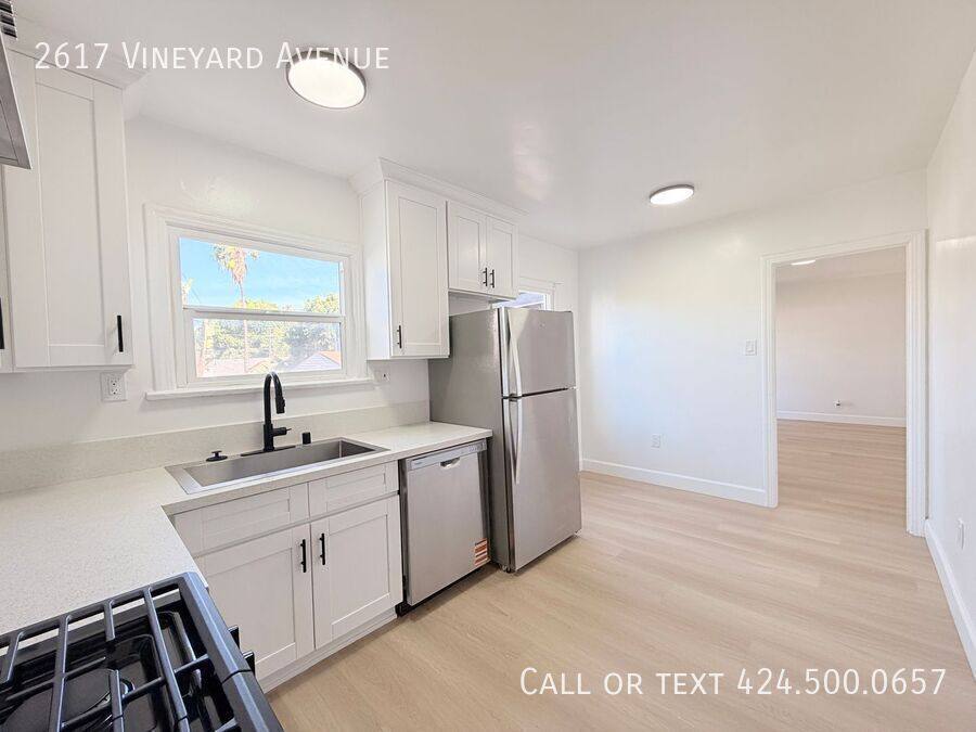 Apartment for rent at 2617 Vineyard Ave, Los Angeles, CA 90016