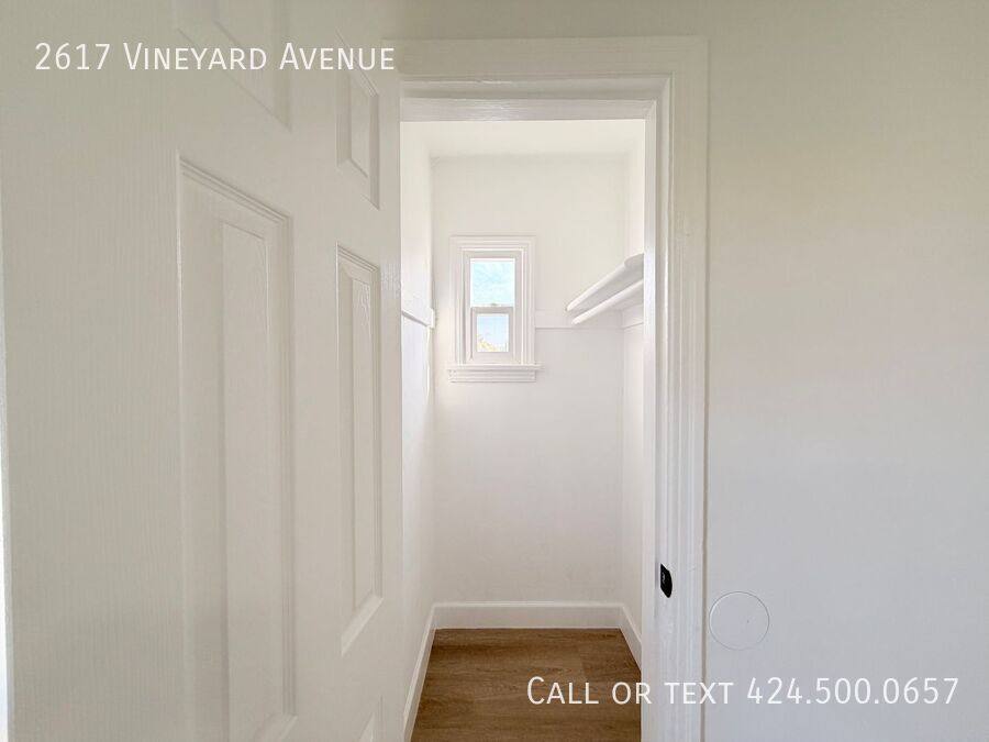 Apartment for rent at 2617 Vineyard Ave, Los Angeles, CA 90016