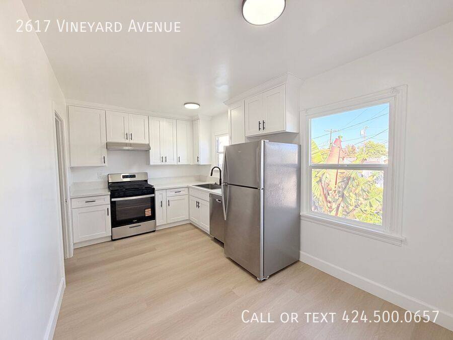 Apartment for rent at 2617 Vineyard Ave, Los Angeles, CA 90016