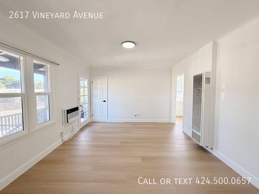 Apartment for rent at 2617 Vineyard Ave, Los Angeles, CA 90016