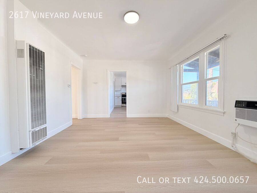 Apartment for rent at 2617 Vineyard Ave, Los Angeles, CA 90016