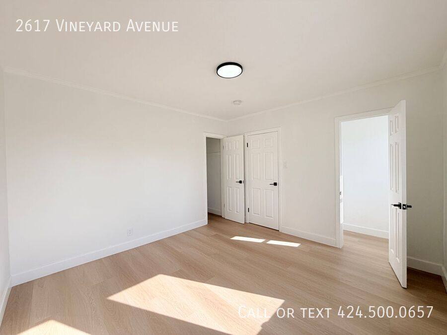 Apartment for rent at 2617 Vineyard Ave, Los Angeles, CA 90016