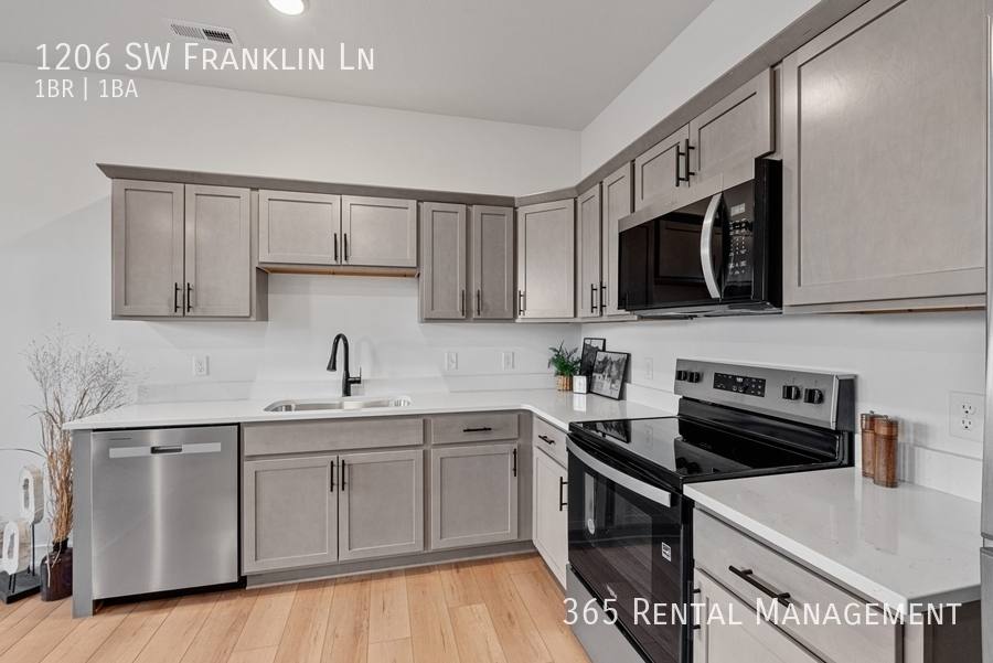 Townhouse for rent at 1206 SW Franklin Lane, Ankeny, IA 50023