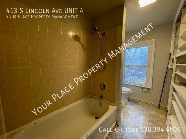 Apartment for rent at 413 S Lincoln Ave #4, Aurora, IL 60505